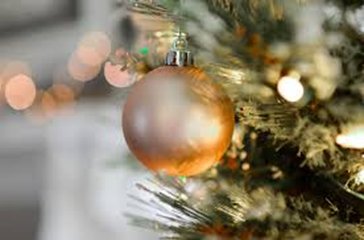5 Similarities Between Christmas Tree Decorating and Resume Writing